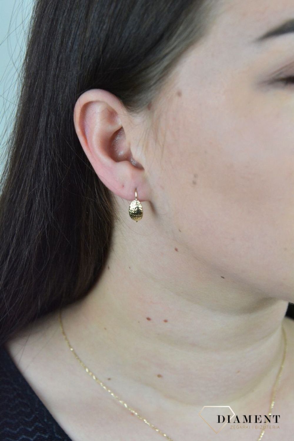 Złote kolczyki na bigiel o grawerowanej powierzchni KL 4619B.jpg